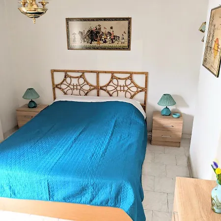 Rustic By The Sea Apartment Flogita