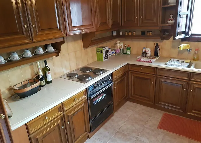 Rustic By The Sea Apartment Flogita