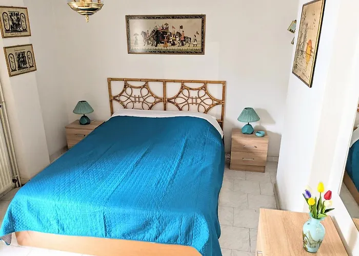 Rustic By The Sea Apartment Flogita