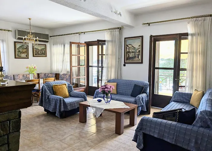 Rustic By The Sea Apartment *